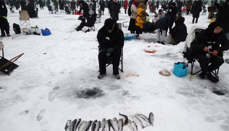مهرجان الصيد من فتحات الجليد