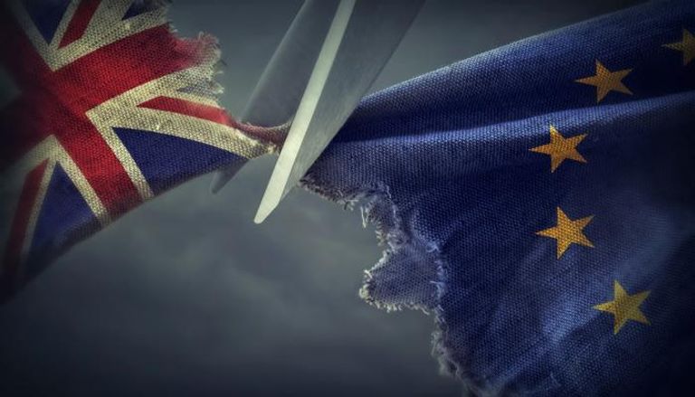 علما الاتحاد الأوروبي وبريطانيا - تعبيرية