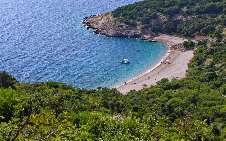 شاطئ سفيتي إيفان أحد أماكن السياحة في كرواتيا للعوائل