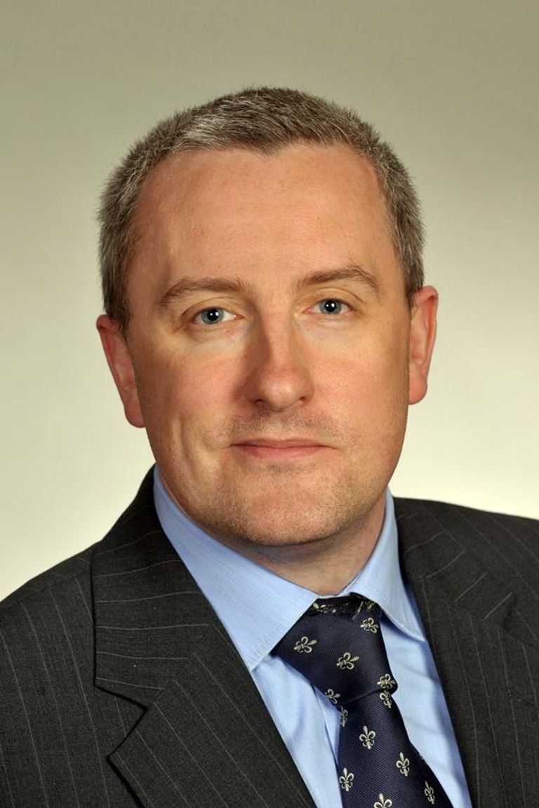 الدكتور مايكل نايتس مؤلف كتاب