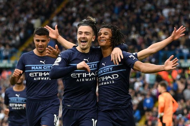 ناثان آكي وجاك جريليش رياض محرز يحتفل بهز شباك توتنهام