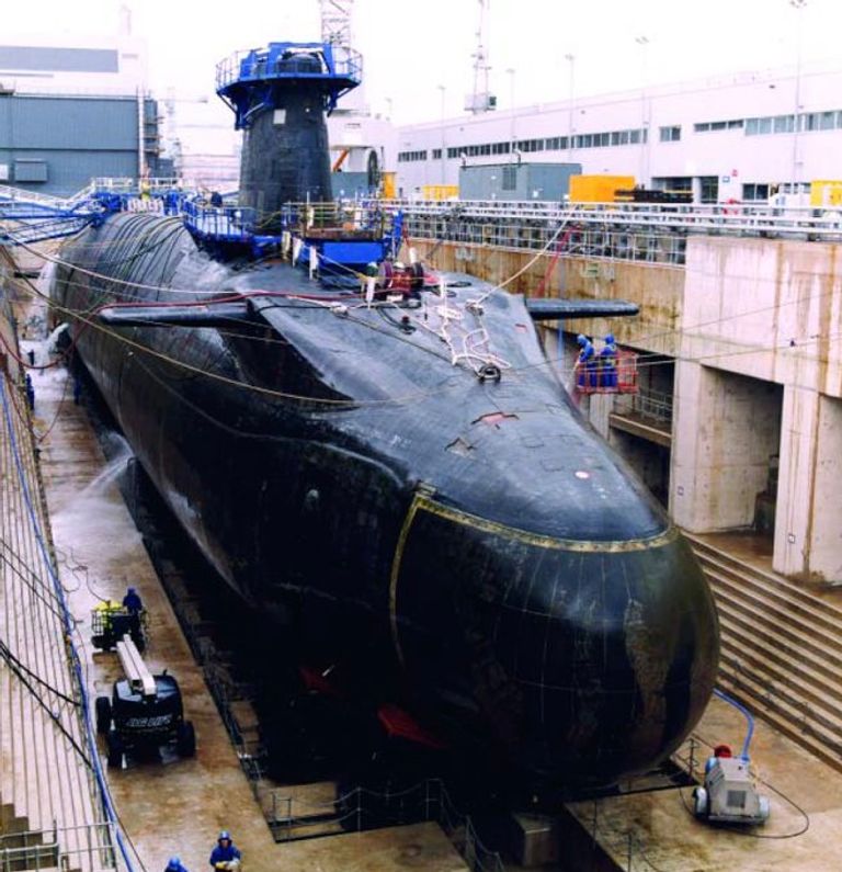 الغواصة النووية البريطانية فانغارد