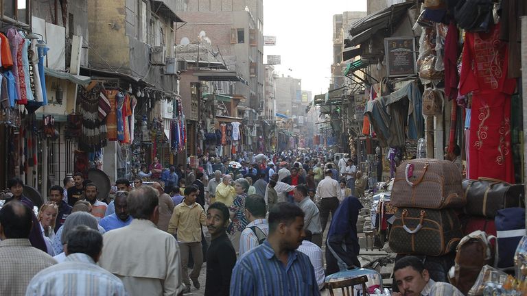 سوق شعبية في العاصمة المصرية القاهرة - أرشيفية الحياة اليومية في مصر - أرشيفية