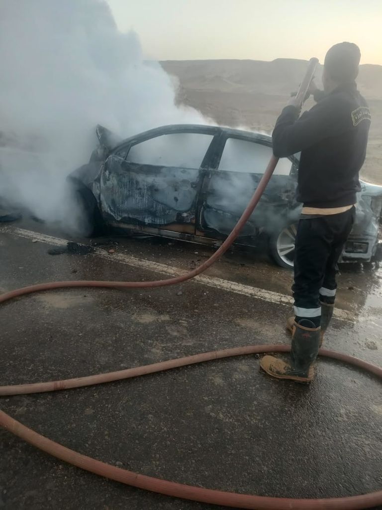 أحد رجال المطافئ بعد السيطرة على الحريق