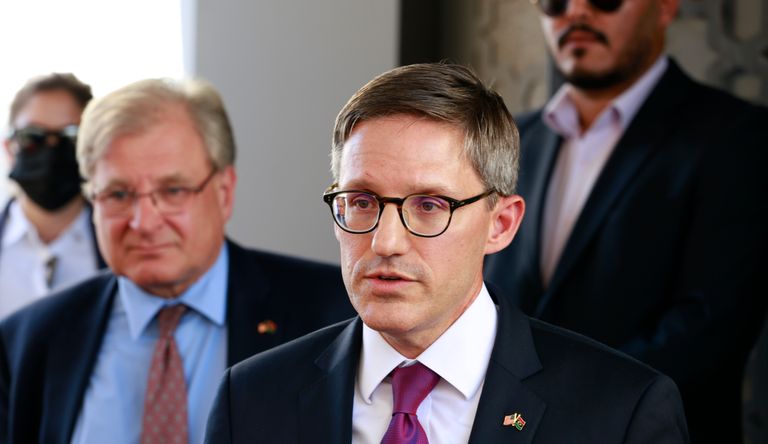 مستشار الخارجية الأمريكية ديريك شوليه