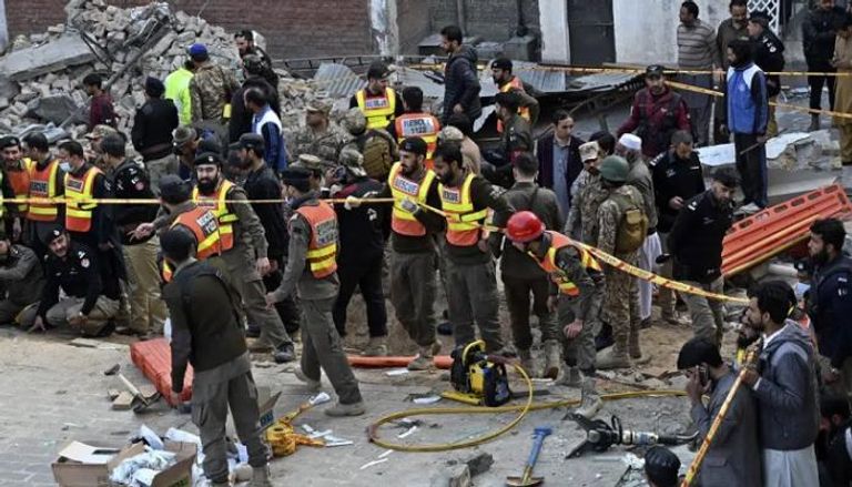 جانب من موقع حادث التفجير في بيشاور