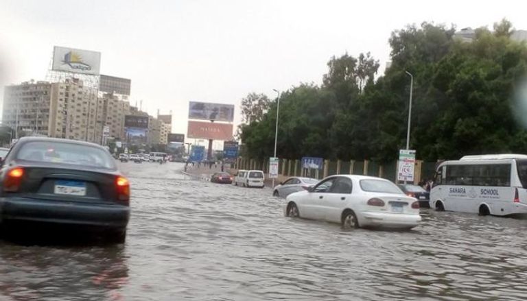 مياه الأمطار تغرق أحد الشوارع في القاهرة- أرشيفية