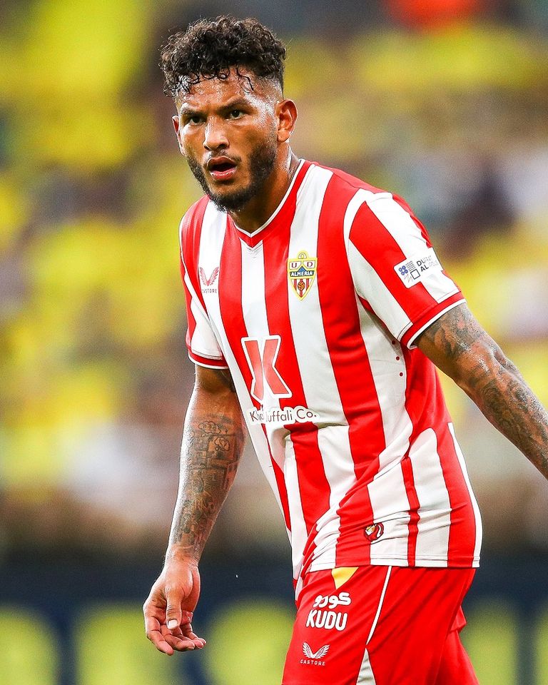 لويس سواريز مهاجم ألميريا صاحب ثالث أسرع هاتريك في الدوري الإسباني لويس سواريز في مباراة ألميريا وغرناطة في الدوري الإسباني