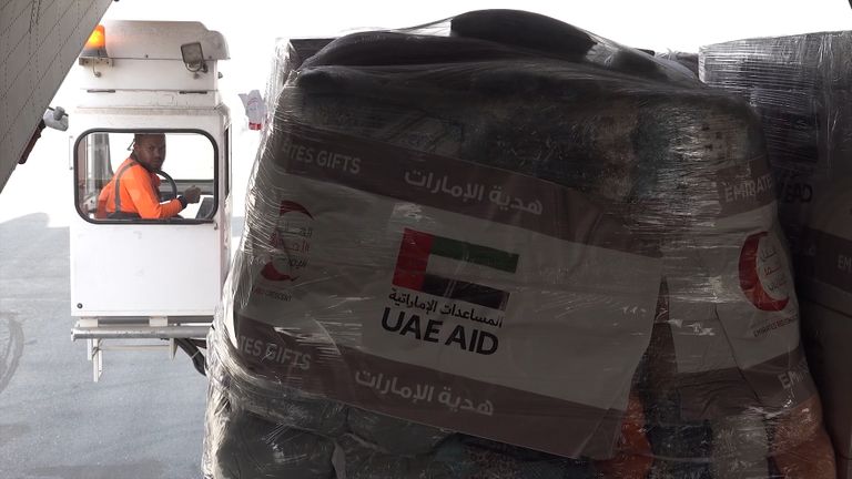 جانب من المساعدات الإماراتية إلى ليبيا