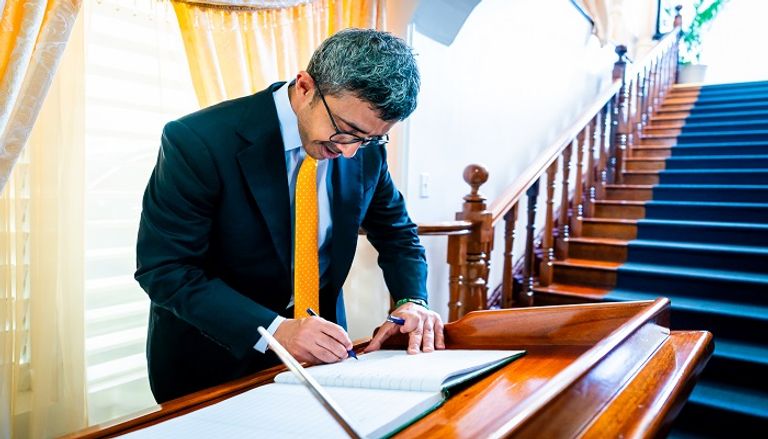 عبدالله بن زايد مع رئيس جمهورية غويانا