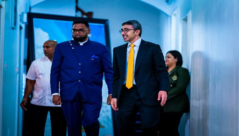 عبدالله بن زايد مع رئيس جمهورية غويانا