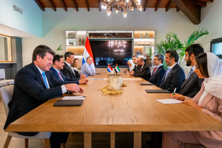 الشيخ عبدالله بن زايد آل نهيان ورئيس الباراغواي 