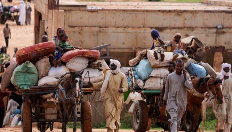 سودانيون فارون من لهيب الحرب