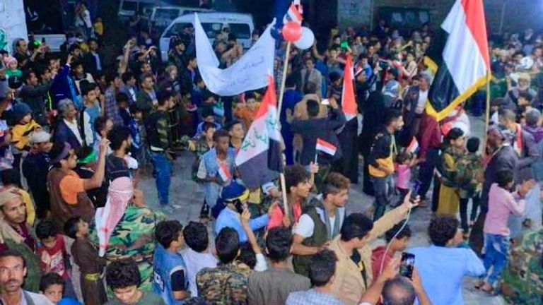 جانب من احتفالات رفع العلم اليمني بصنعاء