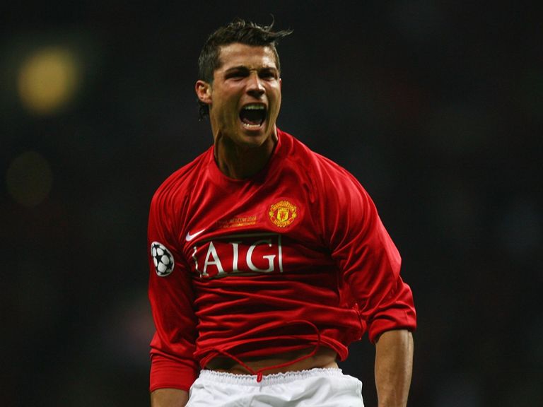 كريستيانو رونالدو بقميص مانشستر يونايتد كريستيانو رونالدو نجم النصر السعودي