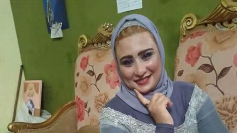 رجل يحمل سكينا - صورة تعبيرية