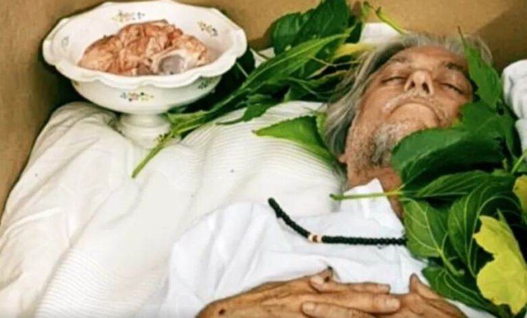 رجل يدفن نفسه حيا في "بروفة للموت"