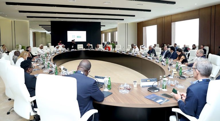 سهيل المزروعي في  جلسة بمؤتمر أديبك 2023- وام