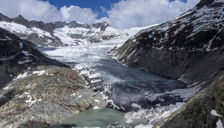 ظاهرة ذوبان الأنهار الجليدية في سويسرا 