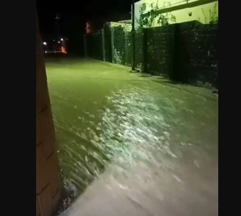 السيول تغرق شوارع مطروح