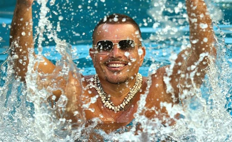 النجم عمرو دياب 