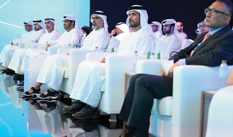 الشيخ خالد بن محمد بن زايد آل نهيان خلال حفل تدشين المشروع