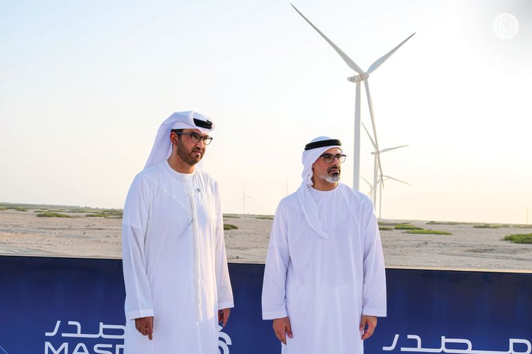 الشيخ خالد بن محمد بن زايد آل نهيان خلال حفل تدشين المشروع