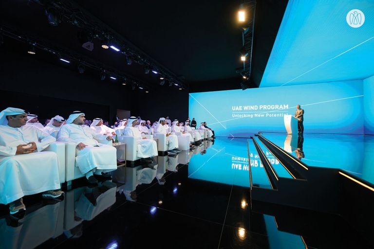 الشيخ خالد بن محمد بن زايد آل نهيان خلال حفل تدشين المشروع