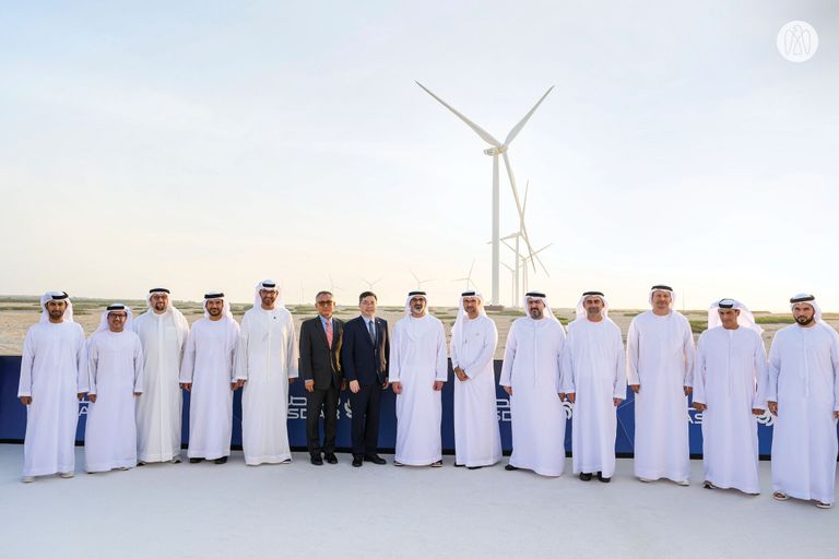 الشيخ خالد بن محمد بن زايد آل نهيان خلال حفل تدشين المشروع