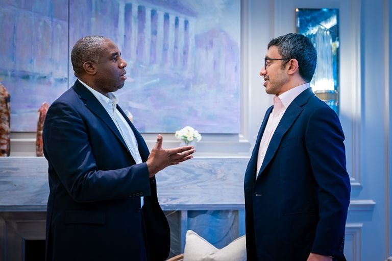 عبدالله بن زايد مع ديفيد لامي وزير الخارجية في حكومة الظل البريطانية