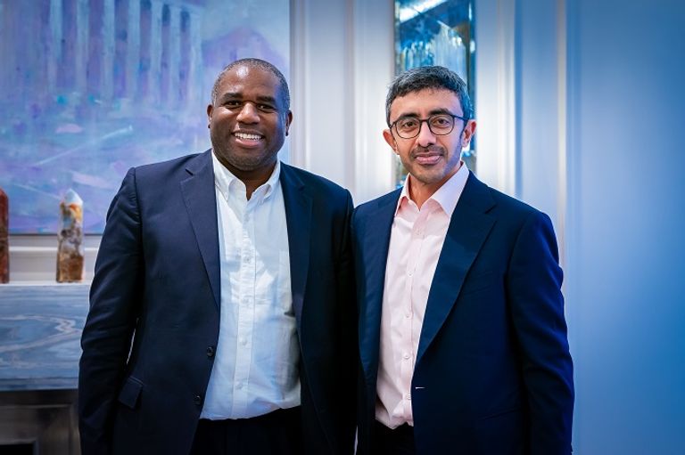 عبدالله بن زايد آل نهيان مع ديفيد لامي وزير الخارجية في حكومة الظل البريطانية