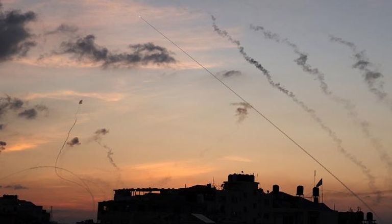 صواريخ تنطلق من غزة باتجاه إسرائيل - أرشيفية