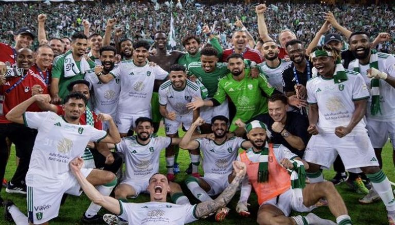 رياض محرز لاعب الأهلي السعودي