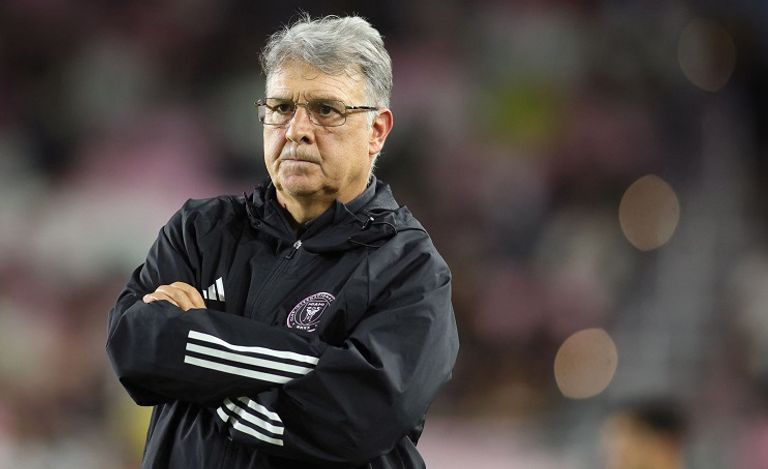 تاتا مارتينو الأرجنتيني ليونيل ميسي