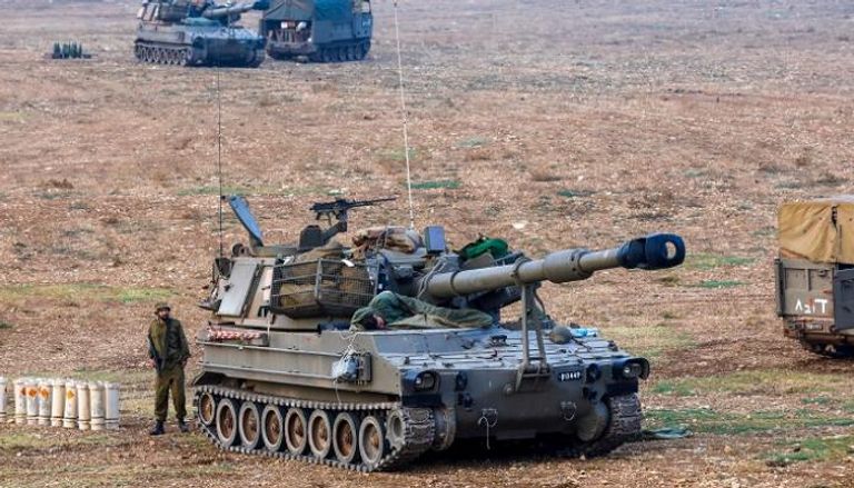 دبابة إسرائيلية في محيط غلاف غزة - الفرنسية
