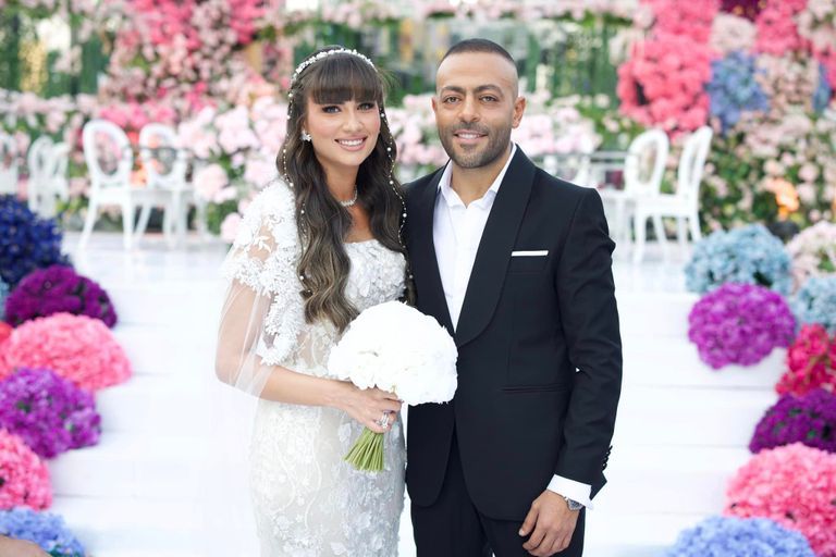 تامر عاشور وزوجته الإعلامية نانسي نور من حفل الزفاف