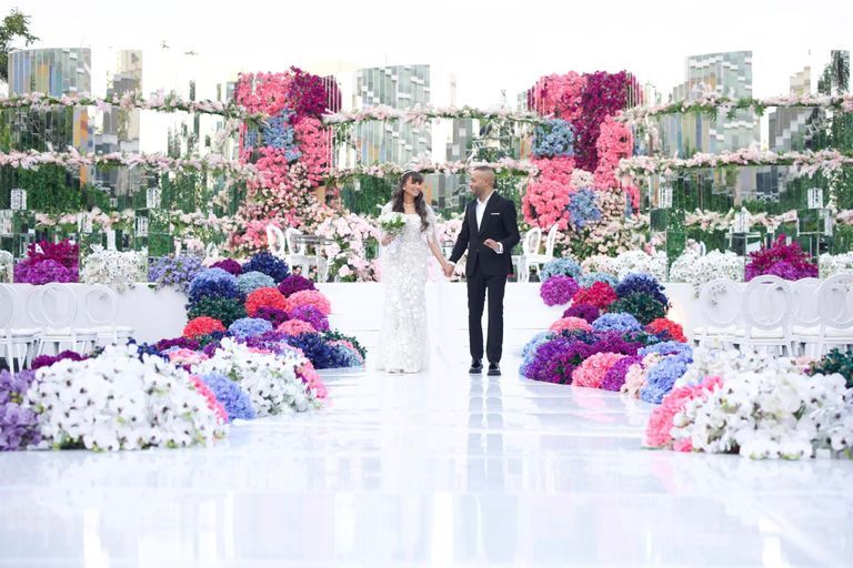 تامر عاشور وزوجته الإعلامية نانسي نور من حفل الزفاف