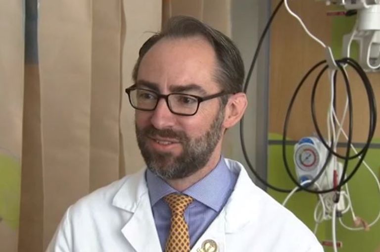 وقف عمل الجانب الأيمن من دماغ طفلة