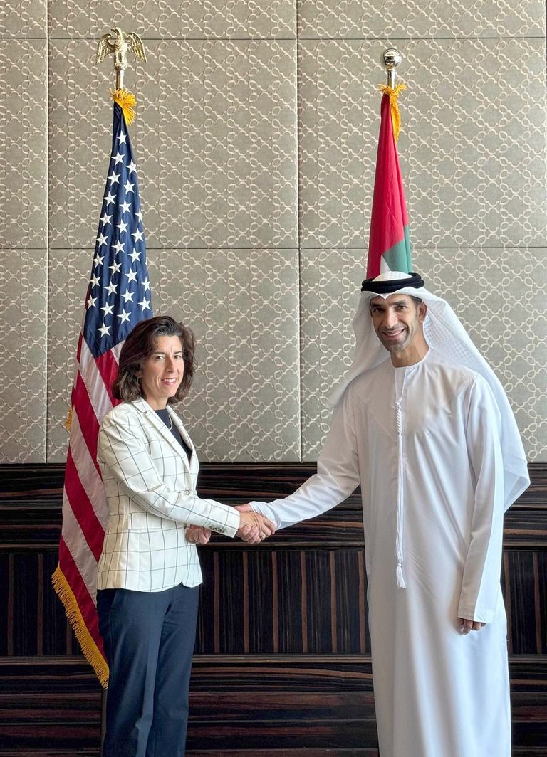 لقاء الدكتور ثاني بن أحمد الزيودي مع جينا ريموندو- وام