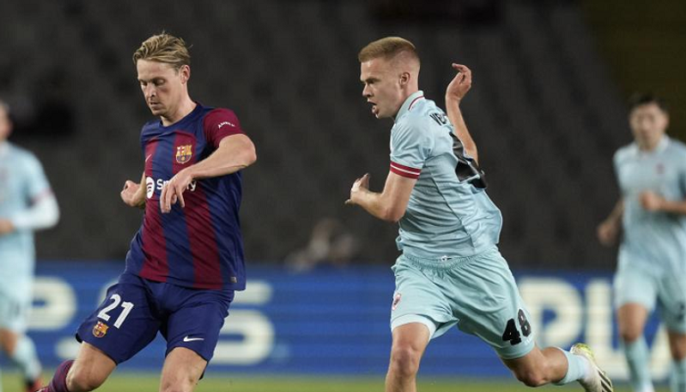 آرثر فيرميرين لاعب أنتويرب ضد برشلونة فريق برشلونة