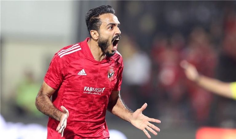 محمود عبدالمنعم "كهربا" لاعب الأهلي المصري خالد مرتجي أمين صندوق الأهلي المصري