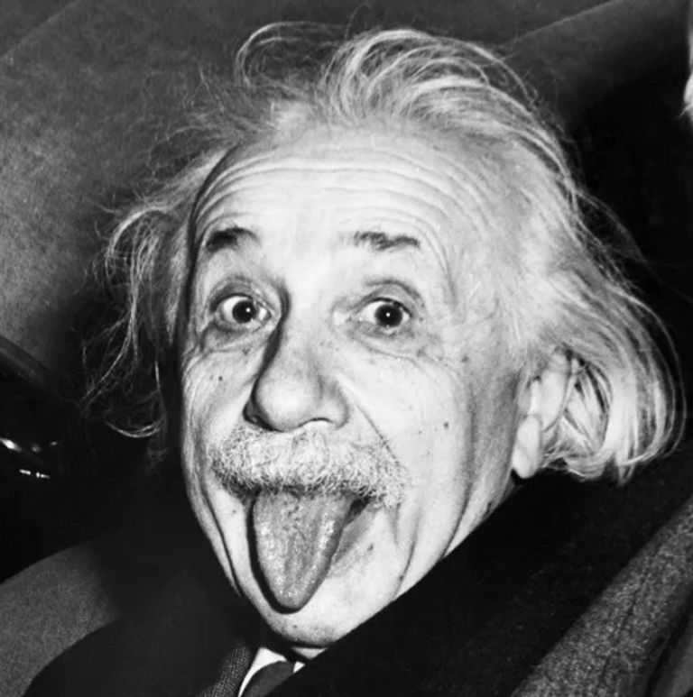 عالم الفيزياء الألماني ألبيرت أنيشتاين جود بيلينغهام ضد نابولي