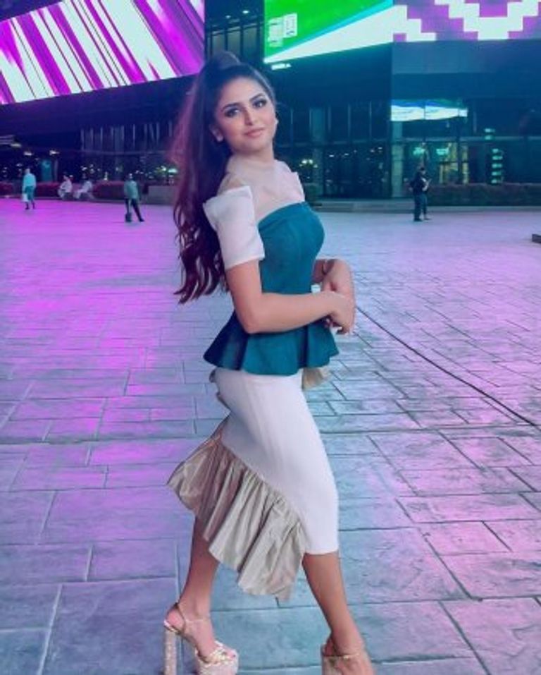  الفنانة البحرينية حلا الترك