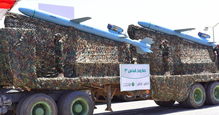 صواريخ باليستية خلال عرض عسكري حوثي