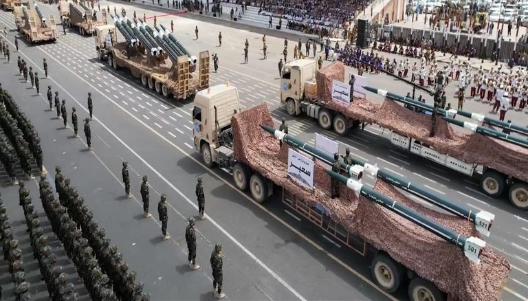 صواريخ باليستية خلال عرض عسكري حوثي
