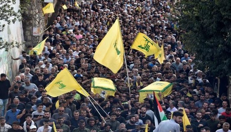 تشييع جثامين مسلحي حزب الله بعد استهدافهم في قصف إسرائيلي