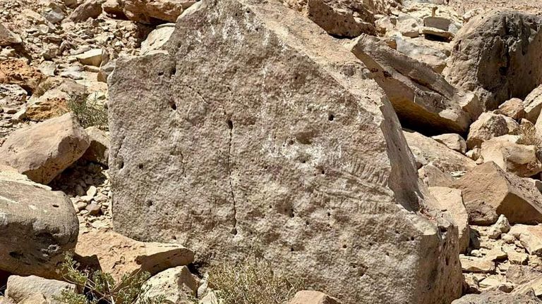 اكتشاف مقابر حجرية أثرية في حضرموت اليمنية