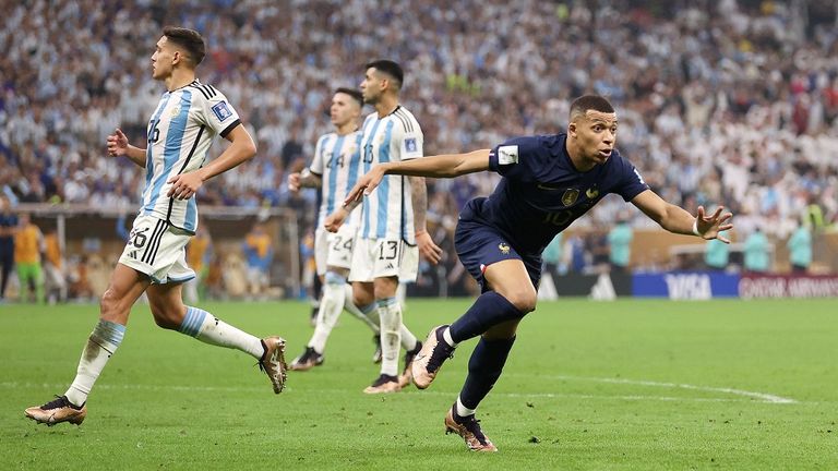 كيليان مبابي في مباراة فرنسا والأرجنتين كيليان مبابي ضد منتخب هولندا