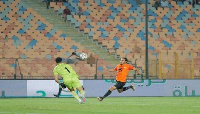 طرد عواد في مباراة البنك الأهلي والزمالك