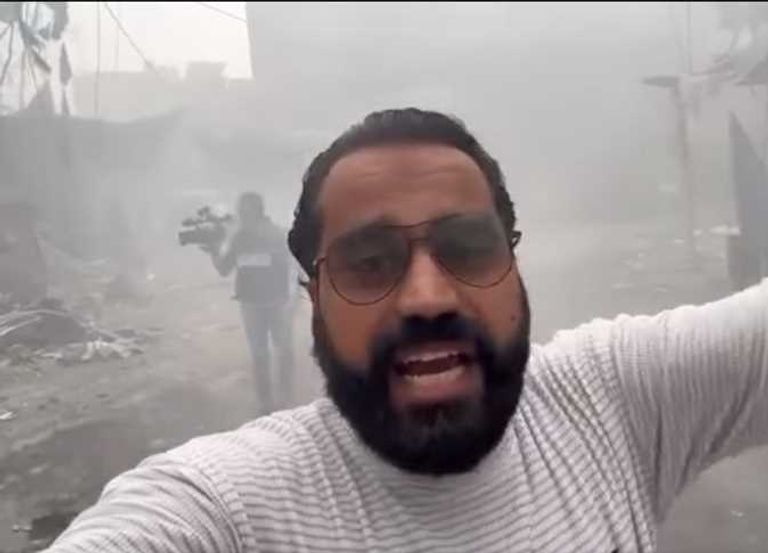 الفنان الفلسطيني علي نسمان قبل مقتله 